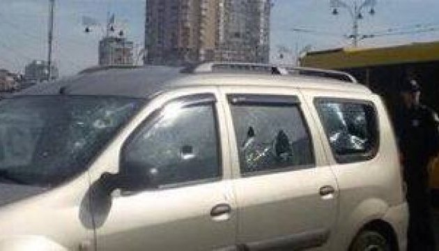 У Києві на вокзалі розстріляли авто