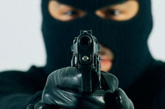 У Києві озброєні в балаклавах пограбували чоловіка на 100 тисяч гривень