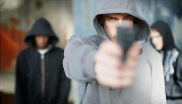 Появилось первое видео с киевского кафе, где накануне стрелял неизвестный (ВИДЕО)