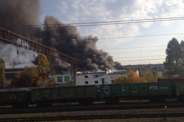 У Тернополі горить залізничне депо