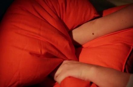 Избитая женщина задушила сожителя