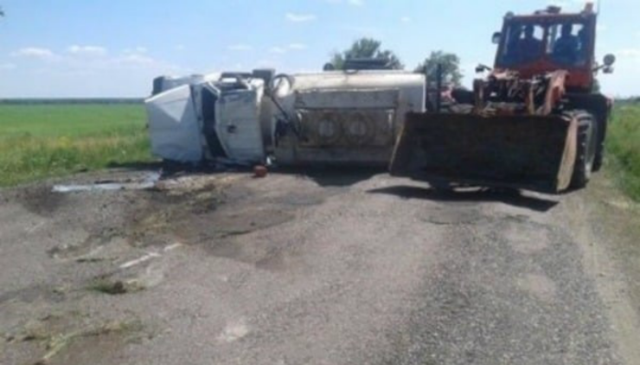 Под Мариуполем столкнулись военный бензовоз и внедорожник, есть жертвы