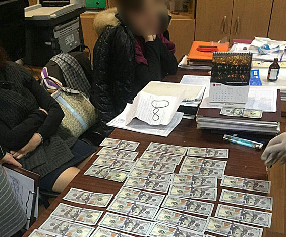 Трое преподавателей Харьковской академии физкультуры попались на взятке $5,5 тысяч, - Нацполиция