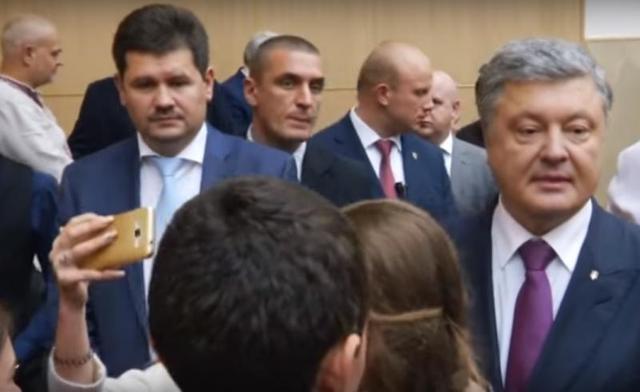 Студента, задавшего Президенту "неудобный" вопрос, выгоняют из университета - СМИ