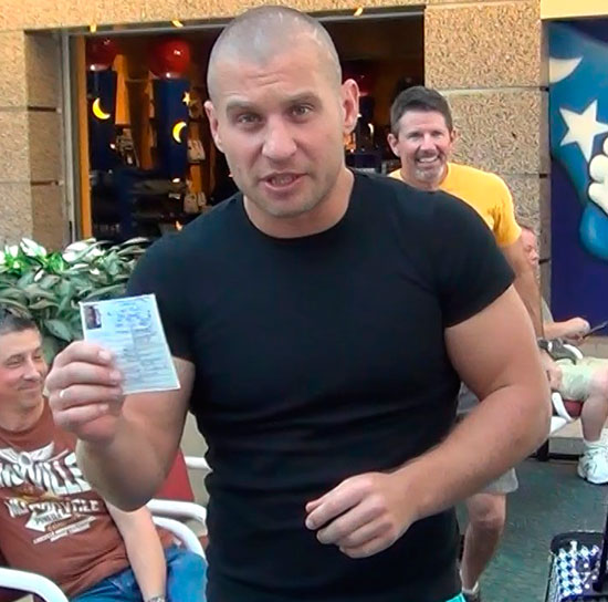 Еще один украинский блогер и журналист бежал из страны