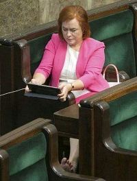 Польський журналіст втратив акредитацію Сейму за фото босої депутатки