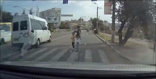 А зомби там тихие: сети поразило видео с ДТП в Севастополе