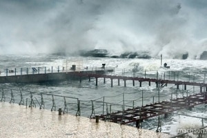 Сеть заполонили видео бушующей в Одессе стихии