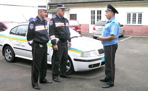 Полицейские заметили угон служебного авто только когда его разыскала общественность