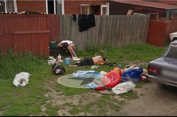 Google “замазав” сплячих посеред вулиці росіян