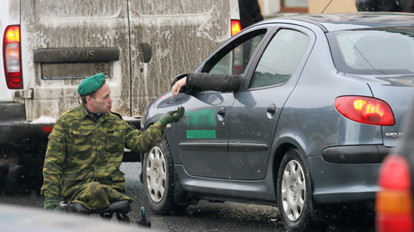 Он хотел пострелять укропов, но остался без ножек, работы и семьи