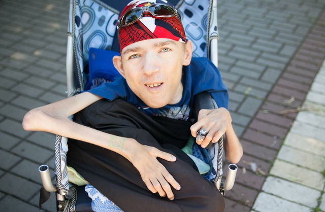 СМИ рассказали историю волонтера-инвалида, который помогает украинским солдатам