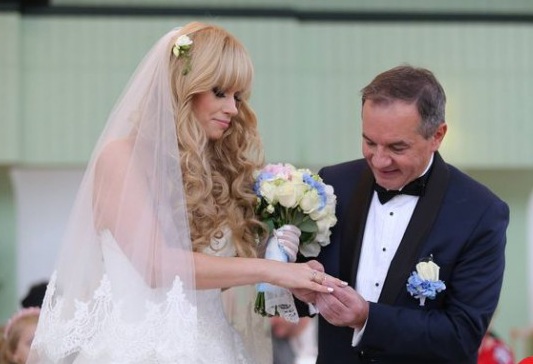 Мэр Глухова Мишель Терешенко обвенчался во Владимирском соборе и улетел в Майями