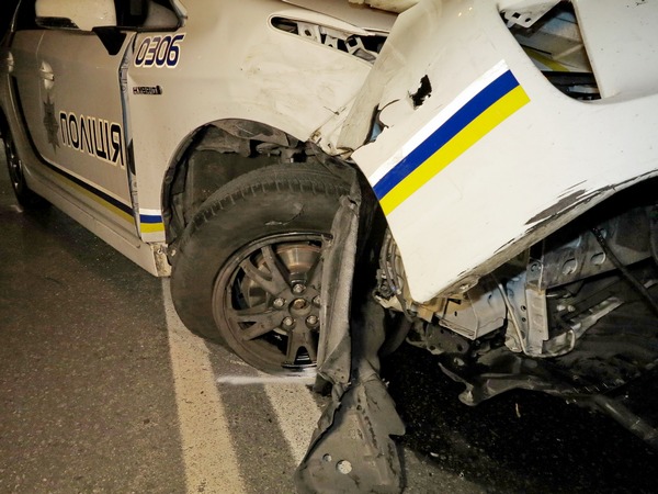 Николаевские патрульные попали в серьезное ДТП во время погони