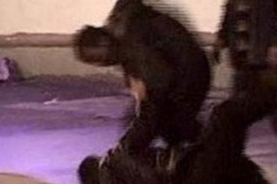 В Днепре патрульные побоялись защитить человека, избиваемого гоп-компанией