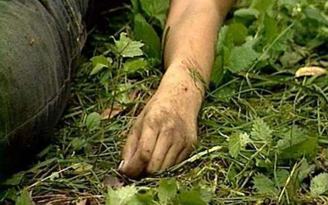 У Києві посеред парку знайшли тіло жінки