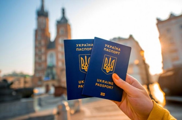 Українці можуть відвідувати без віз 50 країн світу - МЗС