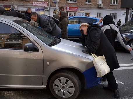 У Києві збили учасницю пікету на вулиці Мечникова