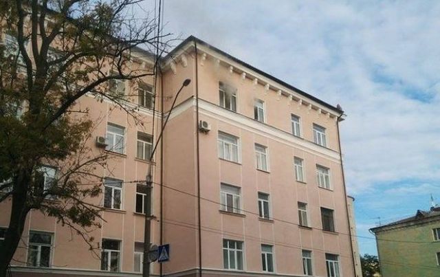 В Житомире загорелось здание Нацполиции