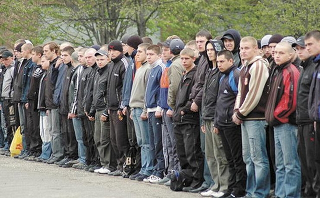 Руководителей предприятий обяжут вручать повестки призывникам?