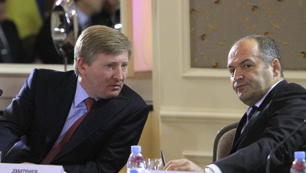 Ахметов и Пинчук начали бить в рельсу