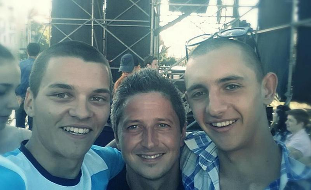 Семья вдовы "Моторолы" ходит на украинские концерты в Славянске