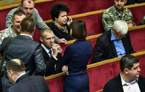 Депутаты проголосовали за увеличение своих зарплат. Поименный список