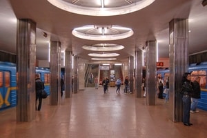 В киевском метро 24-летний мужчина прыгнул под поезд