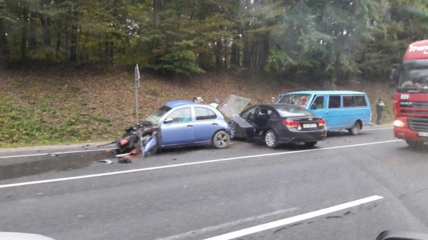 В ДТП под Львовом погибла беременная женщина