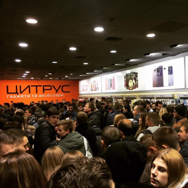 Более двух тысяч одесситов пришли менять свой «устаревший» iPhone 6 на 7-й