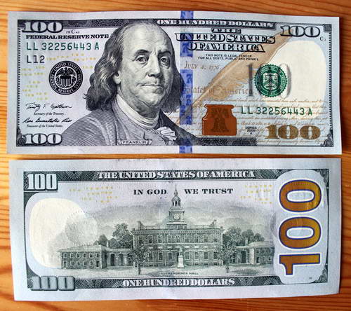 В Киеве продавцов 20 тысяч фальшивых долларов арестовали на 2 месяца