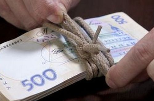 Врачи vs депутаты: сколько работают и сколько зарабатывают ИНФОГРАФИКА