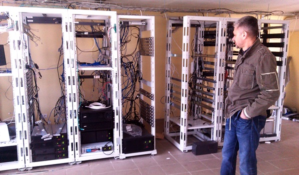 IT-  :      HighTech    ?