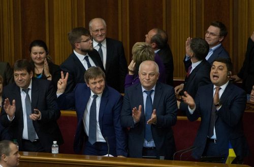 Депутатская зарплата: кому в парламенте «светят» большие деньги? ИНФОГРАФИКА