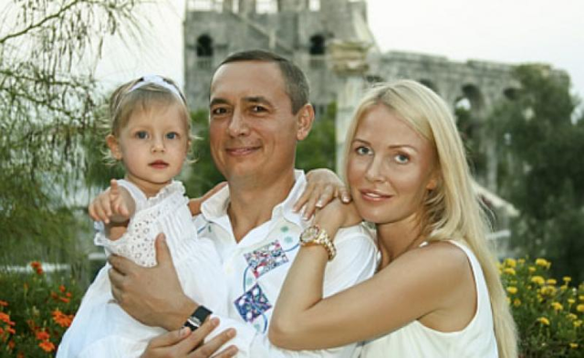 Жена экс-нардепа Мартыненко вместе с Собчак пришла на показ мод в Москве