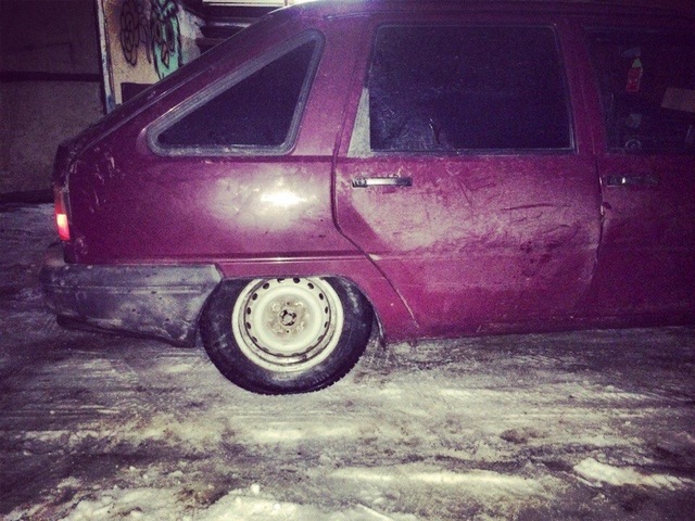 Под Киевом прохожий нашел авто с мертвыми людьми