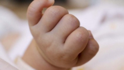 Мертвого младенца нашли в коробке на помойке