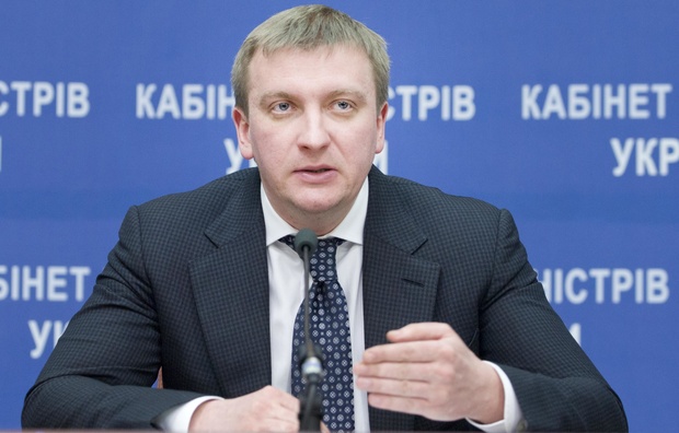 Петренко задекларував понад $1 млн, гектари землі та 2 ікони