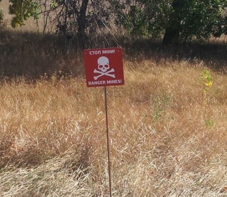 Боевики «ЛНР» намеренно прячут знаки «Стоп! Мины» от ОБСЕ