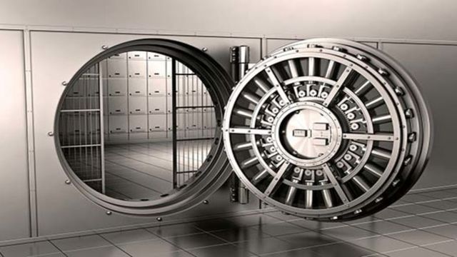 "Менеджер заявил, что я все выдумал". Банда грабителей потрошит ячейки банков