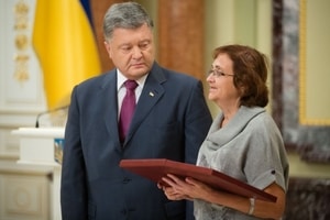 Порошенко наградил 109 участников АТО, 23 - посмертно