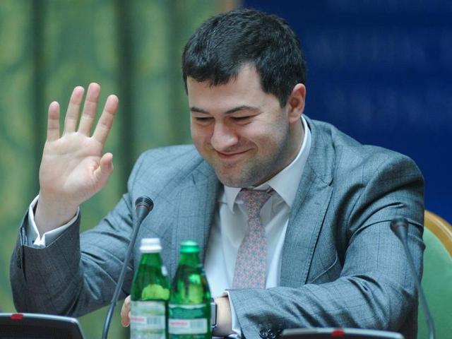 Насіров показав мільйони готівки, 5 квартир і "ювелірку"