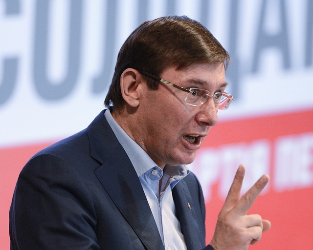 Луценко пригрозил тюрьмой депутатам, не сдавшим е-декларации