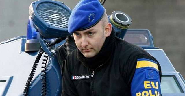 Киев требует ввести на Донбасс 20 тысяч миротворцев - Эрлер