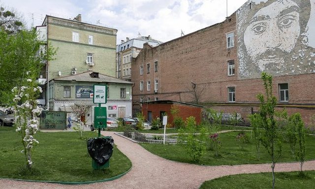 Кто затягивает рассмотрение дела по Скверу Небесной сотни