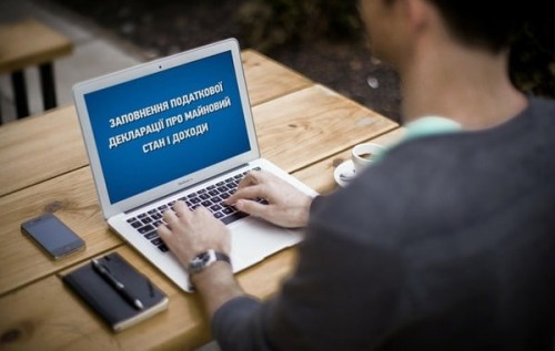 Влать и Минстець поставили задание "отбелить" е-декларантов. "Эксперты" уже включились