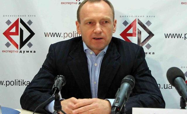 Мэр Чернигова Атрошенко ездит на автомобиле стоимостью больше 2 миллионов гривен