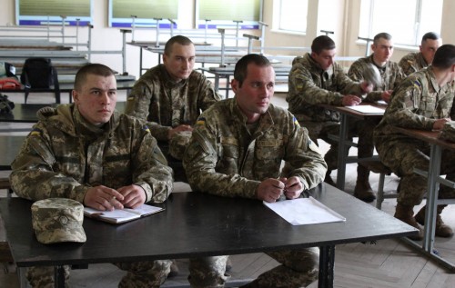 Общество устало от от войны. Общество устало от армии - Доник