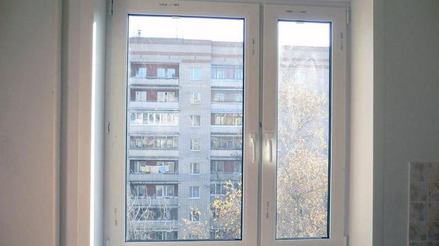 Трагедия в Киеве: на Троещине ребенок выпал с 15 этажа