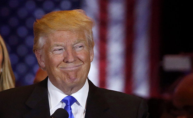 Охрана увела Трампа со сцены во время выступления